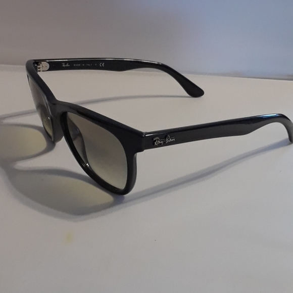 Ray-Ban 4184 - Picture 3 of 6